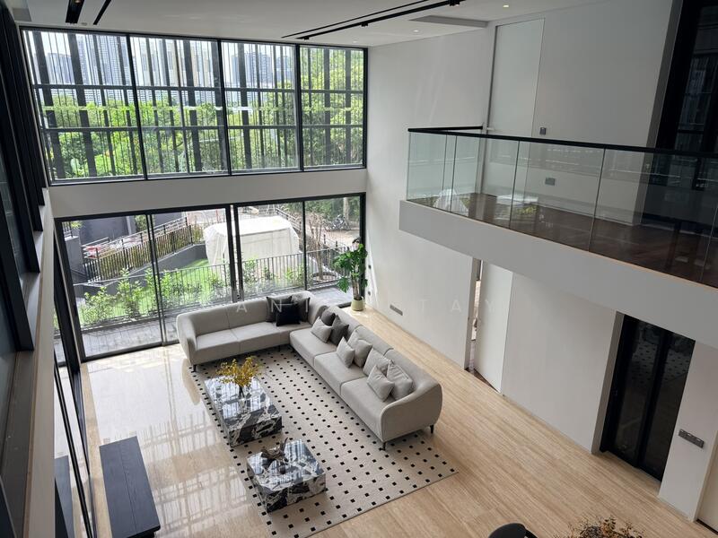 Double Volume Ceiling