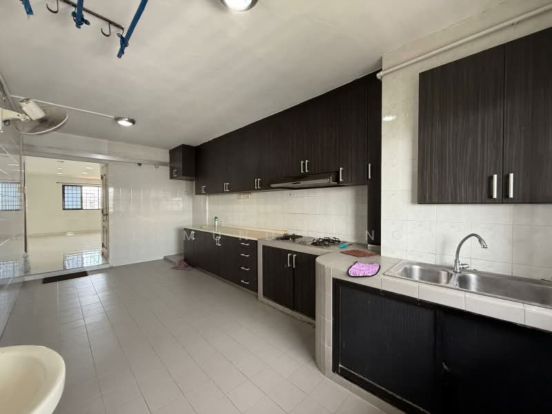 524 Jurong West Street 52, 524 Jurong West Street 52, 3 Bedrooms, 1,001 sqft, HDB Flat For Sale, by Edmund Yong, 500010897 - Kitchen - PropertyGuru.com.sg