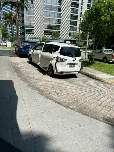 Wcega Plaza, 1 Bukit Batok Crescent, 8,504 sqft, Light Industrial (B1) For Sale, by DANNY CHAN, 500011014 - Exterior - CommercialGuru.com.sg
