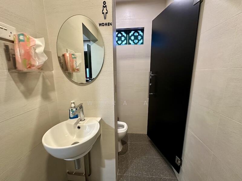 Telok Ayer Shop Houses, Telok Ayer Shop Houses (Default), Boat Quay / Raffles Place / Marina, 1,489 sqft, Office For Rent, by Wara A, 500011074 - Bathroom - CommercialGuru.com.sg