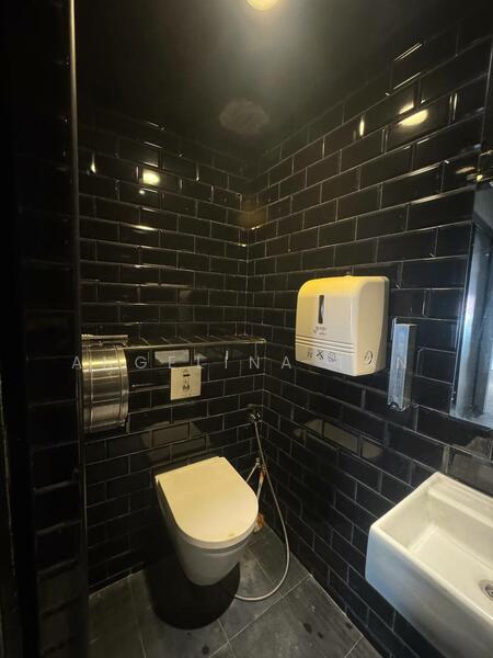 Ground Floor F&B Unit at Keong Saik Road, , 1,270 sqft, Food & Beverage For Rent, by Angelina Tan, 500011159 - Bathroom - CommercialGuru.com.sg