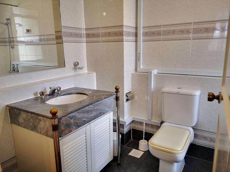 Attached Bathroom in Common Bedroom 2