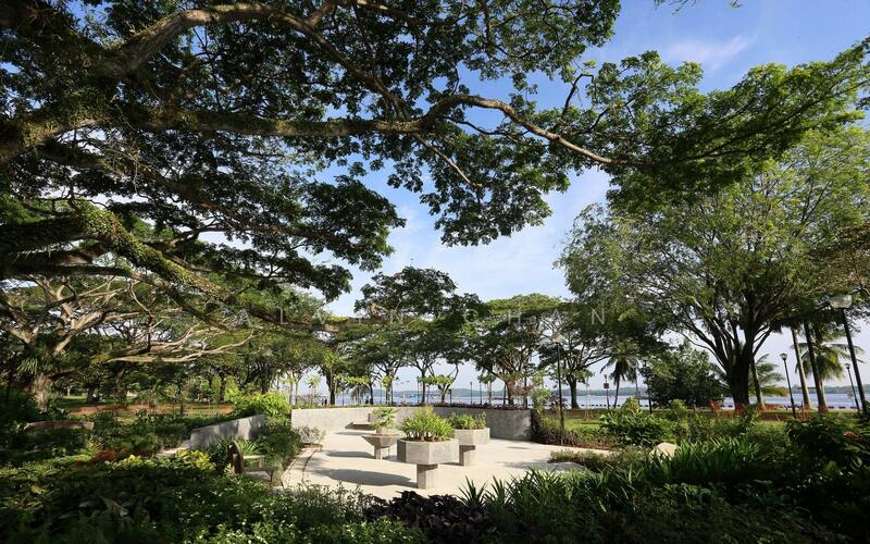 Bedok Reservoir (less than 10mins walk)