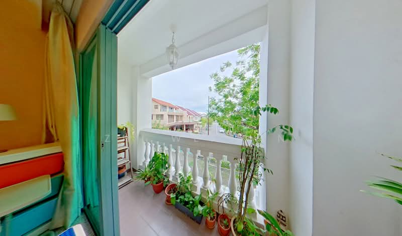 Stratford Court Condominium For Sale at S$ 1,449,999 | PropertyGuru Singapore - Balcony