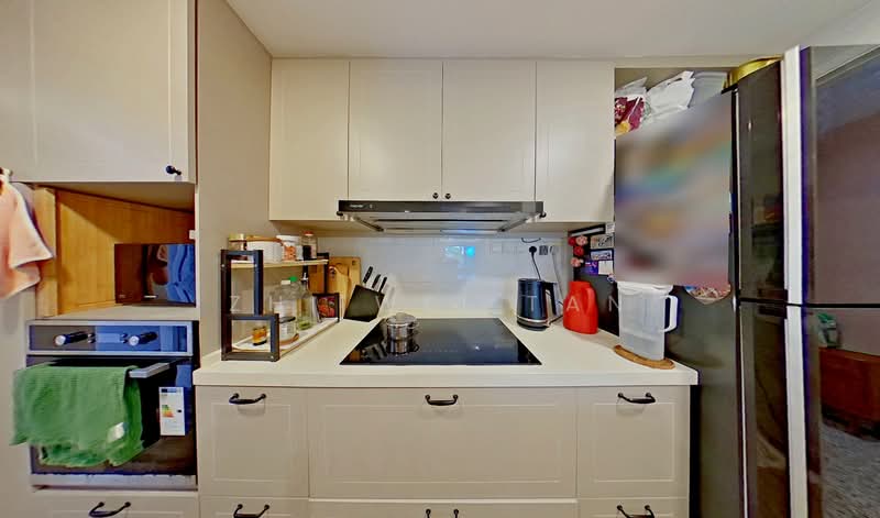 Stratford Court Condominium For Sale at S$ 1,449,999 | PropertyGuru Singapore - Kitchen