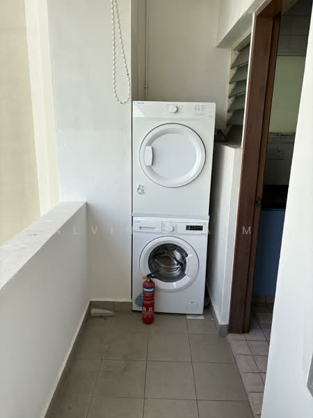 Parbury Hill Condominium Condominium For Sale at S$ 4,300,000 | PropertyGuru Singapore - Yard Balcony