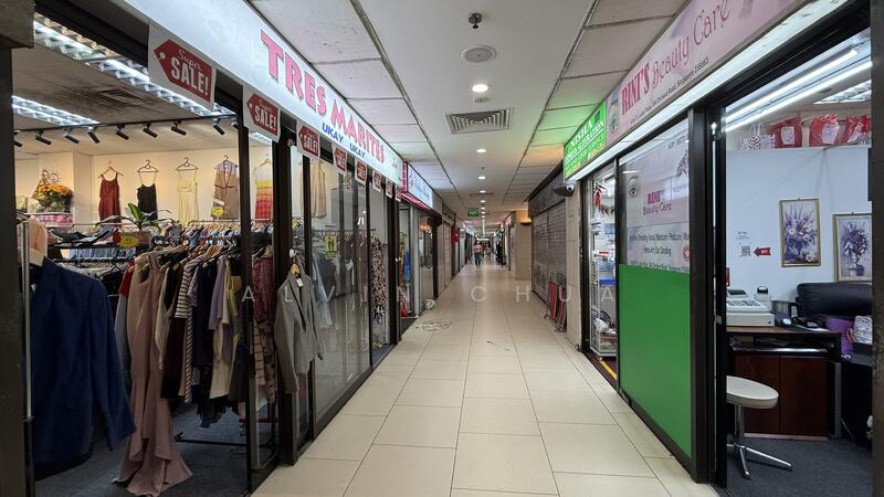 Lucky Plaza, 304 Orchard Road, 194 sqft, Mall Shop For Rent, by Alvin Chua, 500011328 - Corridor - CommercialGuru.com.sg