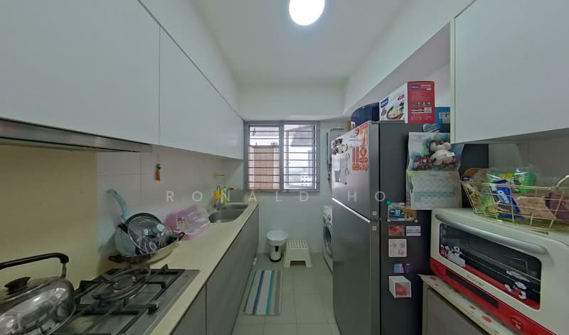 138C Yuan Ching Road, 138C Yuan Ching Road, 3 Bedrooms, 958 sqft, HDB Flat For Sale, by Ronald Ho, 500011346 - Looking in the Kitchen - PropertyGuru.com.sg