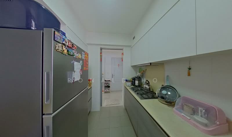 138C Yuan Ching Road, 138C Yuan Ching Road, 3 Bedrooms, 958 sqft, HDB Flat For Sale, by Ronald Ho, 500011346 - Looking out from the Kitchen - PropertyGuru.com.sg