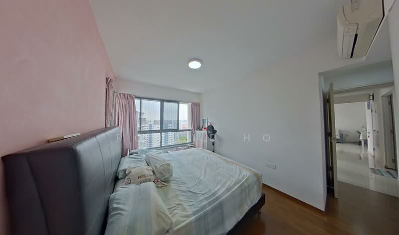 138C Yuan Ching Road, 138C Yuan Ching Road, 3 Bedrooms, 958 sqft, HDB Flat For Sale, by Ronald Ho, 500011346 - Master Bedroom looking out the window. - PropertyGuru.com.sg