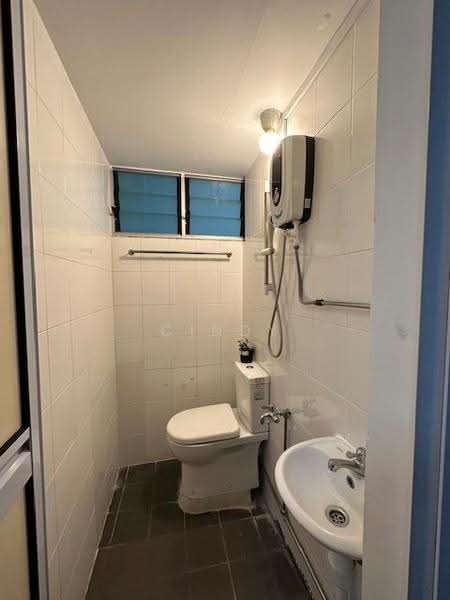 Neptune Court, 1 Marine Vista, East Coast / Marine Parade, Room Rental, 250 sqft, Apartment For Rent, by Cindy Chew, 500011348 - Bathroom - PropertyGuru.com.sg