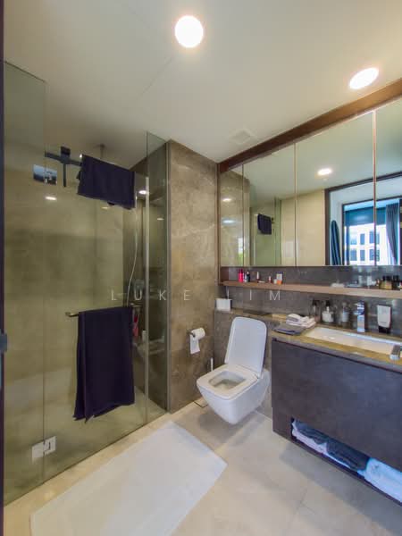 Juniper Hill, 39 Ewe Boon Road, 2 Bedrooms, 624 sqft, Condominium For Sale, by Luke Lim, 500011363 - Bathroom - PropertyGuru.com.sg