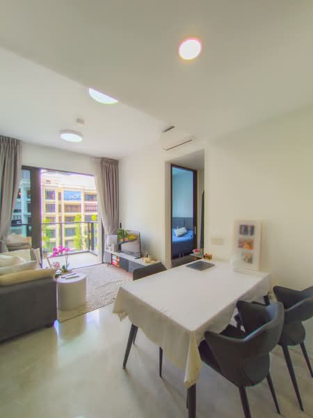 Juniper Hill, 39 Ewe Boon Road, 2 Bedrooms, 624 sqft, Condominium For Sale, by Luke Lim, 500011363 - Living Room - PropertyGuru.com.sg