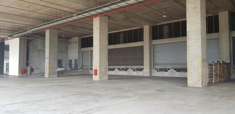 Warehouse Ramp up, High ceiling height, Loading Bays, Large floorplate, Warehouse, Boon Lay / Jurong / Tuas, 128,008 sqft, Warehouse For Rent, by Jason Chong, 500011376 - Car Park - CommercialGuru.com.sg