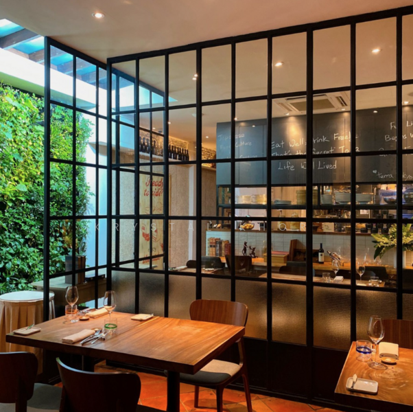Fully-Fitted Modern Restaurant Ground Floor Space on Tras Street, Tras Street Tanjong Pagar Road Neil Road, 1,600 sqft, Food & Beverage For Rent, by Krystal Khor, 500011575 - Dining Room - CommercialGuru.com.sg