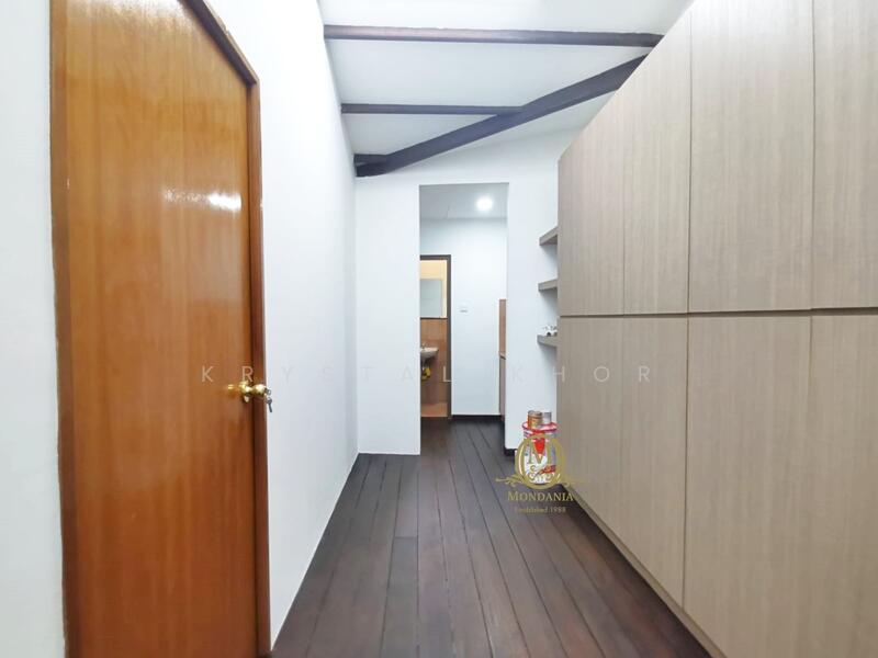A Petite All-White Shophouse with High Pitched Ceiling, Tras Street Craig Road Tanjong Pagar Road, 723 sqft, Office For Rent, by Krystal Khor, 500011582 - Corridor - CommercialGuru.com.sg