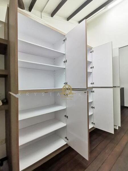 A Petite All-White Shophouse with High Pitched Ceiling, Tras Street Craig Road Tanjong Pagar Road, 723 sqft, Office For Rent, by Krystal Khor, 500011582 - Interior - CommercialGuru.com.sg