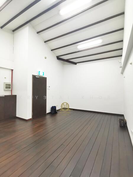 A Petite All-White Shophouse with High Pitched Ceiling, Tras Street Craig Road Tanjong Pagar Road, 723 sqft, Office For Rent, by Krystal Khor, 500011582 - Interior - CommercialGuru.com.sg