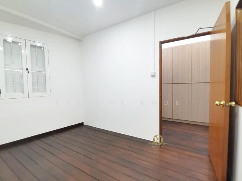 A Petite All-White Shophouse with High Pitched Ceiling, Tras Street Craig Road Tanjong Pagar Road, 722 sqft, Shop / Shophouse For Rent, by Krystal Khor, 500011587 - Bedroom - CommercialGuru.com.sg