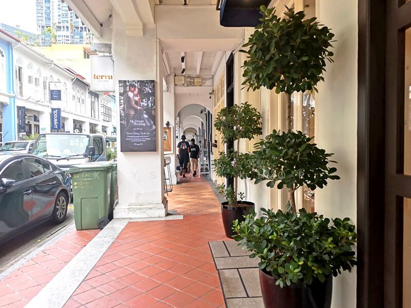 A Petite All-White Shophouse with High Pitched Ceiling, Tras Street Craig Road Tanjong Pagar Road, 722 sqft, Shop / Shophouse For Rent, by Krystal Khor, 500011587 - Exterior - CommercialGuru.com.sg