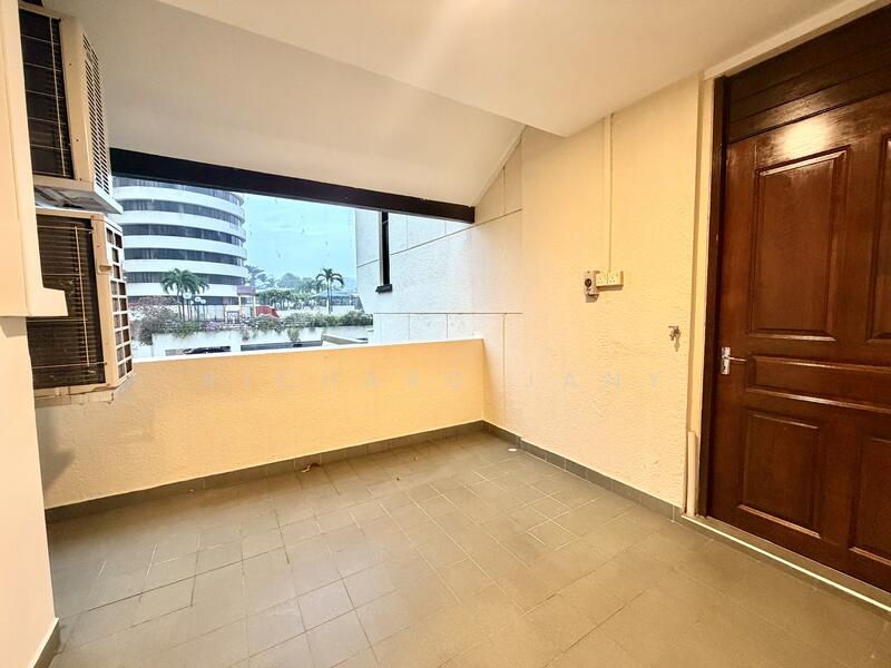 Huge washyard/drying area