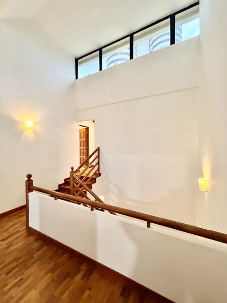 High volume ceiling view from master