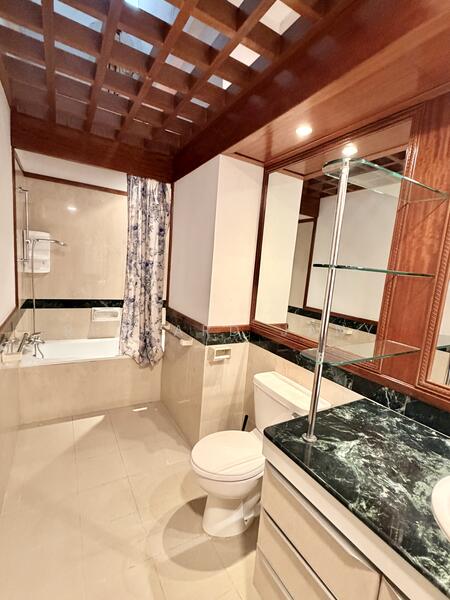 Master Bathroom (ensuite)