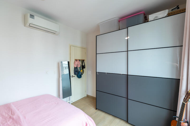 For Sale - For investors/own stay, high floor big 3B3B+yard+store+utility. 3.8% p.a. yield, 6 mins to MRT.