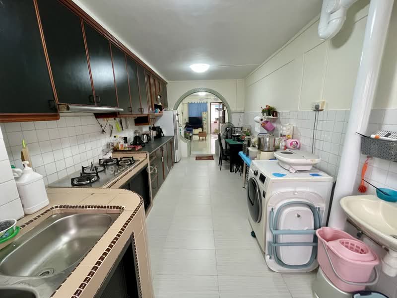 124 Bedok North Road, 124 Bedok North Road, 2 Bedrooms, 731 sqft, HDB Flat For Sale, by Ashcvin Mani, 500011793 - Kitchen - PropertyGuru.com.sg