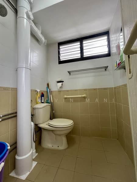 124 Bedok North Road, 124 Bedok North Road, 2 Bedrooms, 731 sqft, HDB Flat For Sale, by Ashcvin Mani, 500011793 - Bathroom - PropertyGuru.com.sg