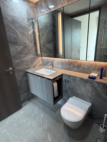 Piccadilly Grand Condominium For Sale at S$ 1,850,000 | PropertyGuru Singapore - Bathroom