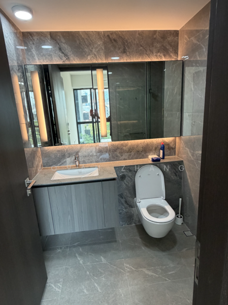 Piccadilly Grand Condominium For Sale at S$ 1,850,000 | PropertyGuru Singapore - Bathroom