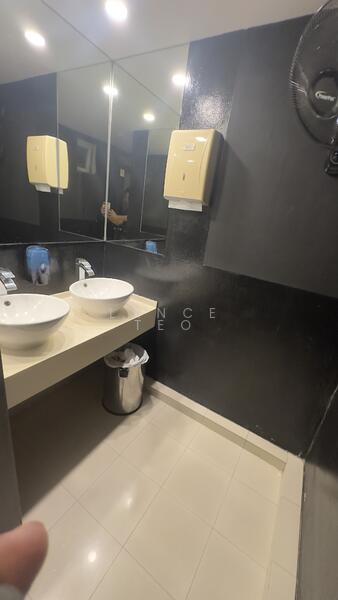 Shophouse Space for Rent at Boat Quay, Boat Quay, 1,000 sqft, Shop / Shophouse For Rent, by Lance Teo, 500012362 - Bathroom - CommercialGuru.com.sg