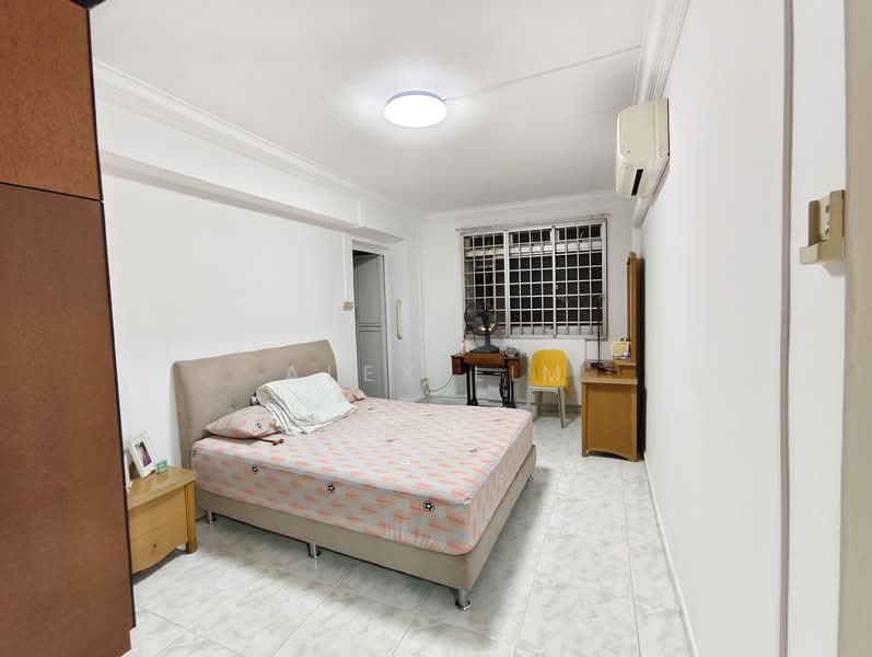 739 Jurong West Street 73 HDB Flat For Sale at S$ 645,133 | PropertyGuru Singapore - Bedroom