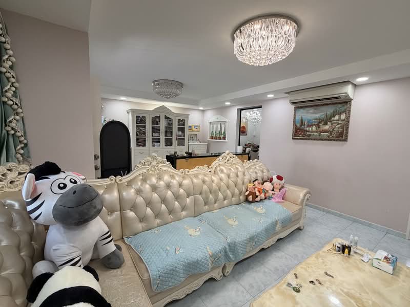 552 Serangoon North Avenue 3, 552 Serangoon North Avenue 3, 3 Bedrooms, 1,076 sqft, HDB Flat For Sale, by Victor Ho, 500012580 - Living Room - PropertyGuru.com.sg