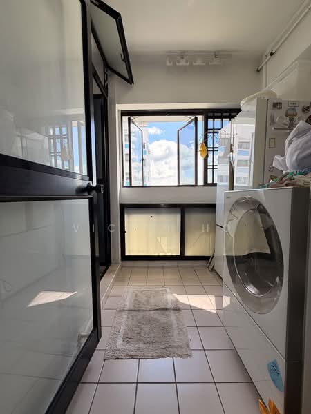 552 Serangoon North Avenue 3, 552 Serangoon North Avenue 3, 3 Bedrooms, 1,076 sqft, HDB Flat For Sale, by Victor Ho, 500012580 - Balcony - PropertyGuru.com.sg
