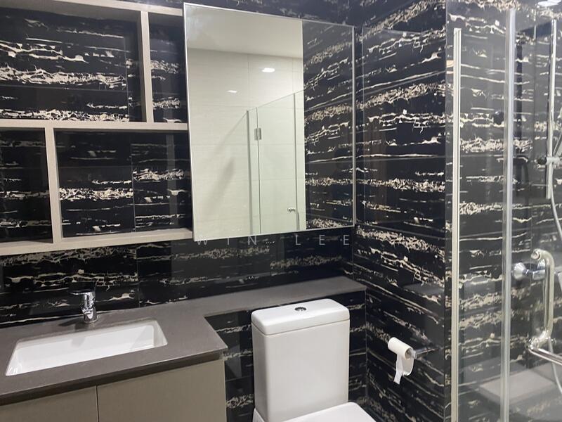 Master En-suite Bathroom