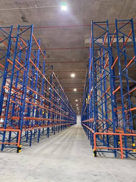 9m Ceiling Height Warehouse With Rackings - Dedicated Loading Bays, Jalan Buroh, 58,000 sqft, Warehouse For Rent, by Betsy Loh, 500012791 - Interior - CommercialGuru.com.sg
