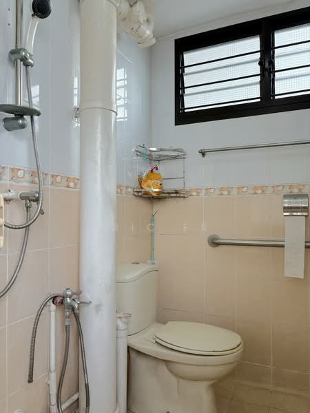 706 Yishun Avenue 5, 706 Yishun Avenue 5, 2 Bedrooms, 732 sqft, HDB Flat For Sale, by Eric Er, 500012817 - Bathroom 2 - PropertyGuru.com.sg