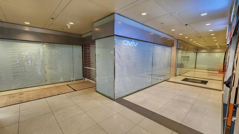 Peninsula Plaza, 111 North Bridge Road, 2,454 sqft, Other Retail For Sale, by Annalyn Ooi, 500012895 - Corridor. 2454sf at rear aft pillar - CommercialGuru.com.sg
