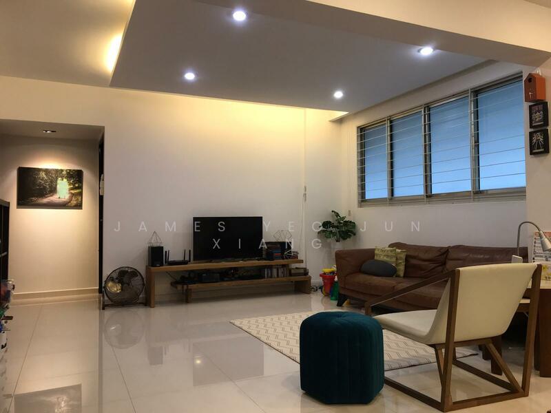 Serangoon North Avenue 4 HDB Flat For Sale at S$ 620,000 | PropertyGuru Singapore - Living Room