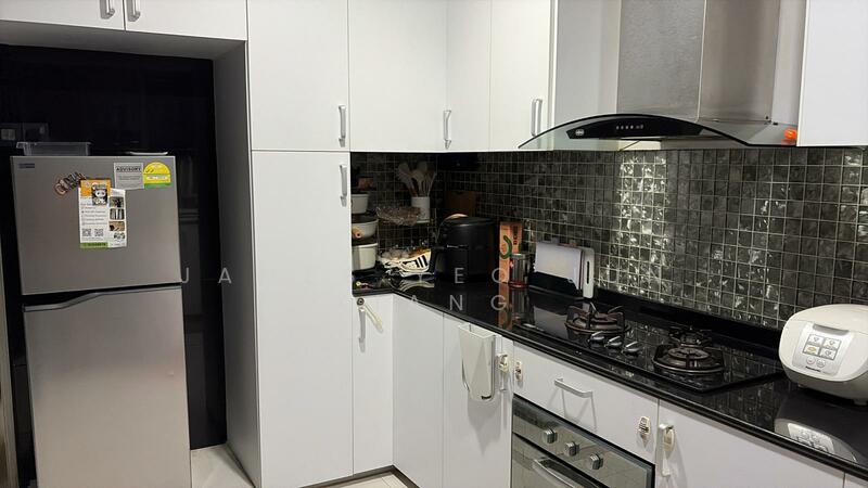 Serangoon North Avenue 4 HDB Flat For Sale at S$ 620,000 | PropertyGuru Singapore - Kitchen