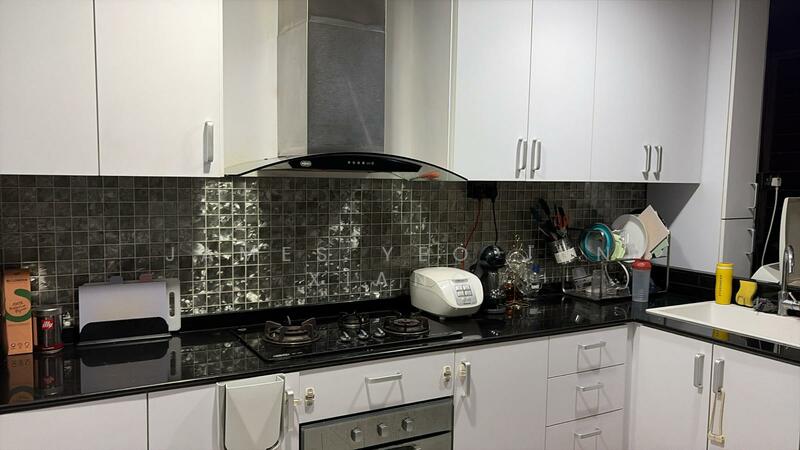 Serangoon North Avenue 4 HDB Flat For Sale at S$ 620,000 | PropertyGuru Singapore - Kitchen