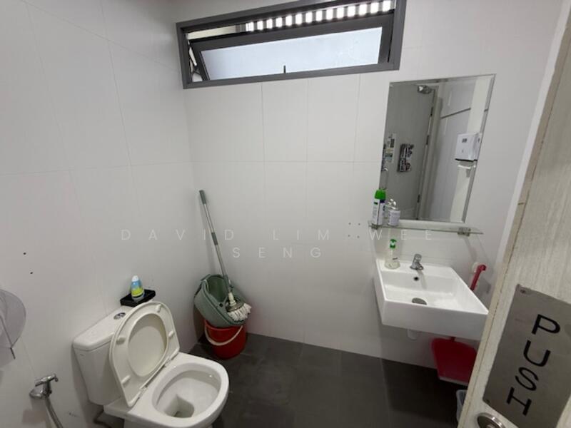 AZ @ Paya Lebar, 140 Paya Lebar Road, 1,195 sqft, Light Industrial (B1) For Sale, by David Lim Wee Seng, 500012986 - Bathroom - CommercialGuru.com.sg