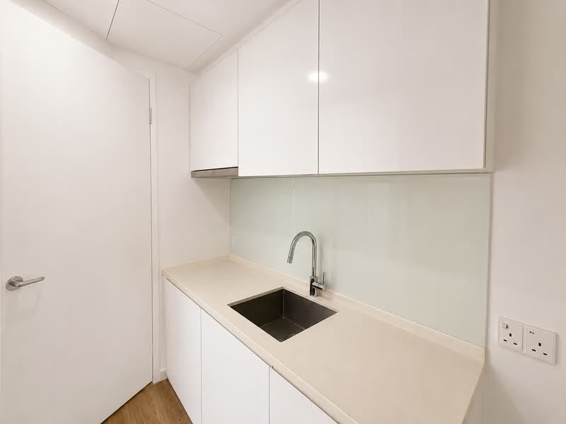 Smart Suites, 302 Sims Avenue, Eunos / Geylang / Paya Lebar, 2 Bedrooms, 893 sqft, Condominium For Sale, by Kiefer Teo, 500013076 - Kitchen - PropertyGuru.com.sg