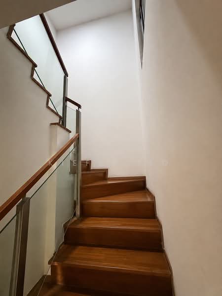 Smart Suites, 302 Sims Avenue, Eunos / Geylang / Paya Lebar, 2 Bedrooms, 893 sqft, Condominium For Sale, by Kiefer Teo, 500013076 - Stairway - PropertyGuru.com.sg