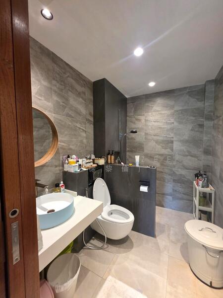 BRENDA ZEE ✧ 945O9938 ✧ Dempsey Hill Vicinity ✧ Good Class Bungalow ✧ Near City & CBD, Dempsey Hill, Ridout Road, Holland Road, 4 Bedrooms, 6,188 sqft, Good Class Bungalow For Rent, by Brenda Zee (徐黎倫), 500013077 - Bathroom - PropertyGuru.com.sg