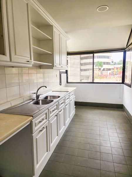 The Draycott, 50 Draycott Park, 4 Bedrooms, 2,626 sqft, Condominium For Sale, by Michele Cabasug, 500013341 - Kitchen - PropertyGuru.com.sg