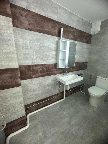 D14 Rare Entire Floor with 6 Ensuite Rooms Setup, , 6 Bedrooms, 1,000 sqft, Terraced House For Rent, by ARTHUR, 500013342 - Bathroom - PropertyGuru.com.sg