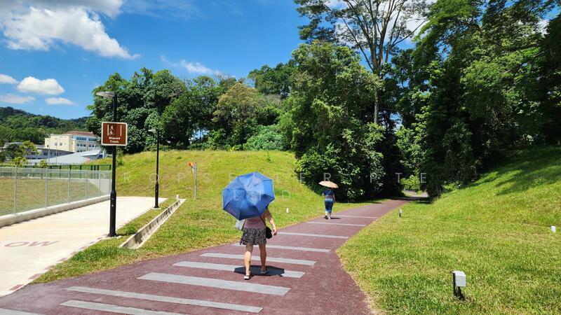 Greenery Park (going to MRT Station)